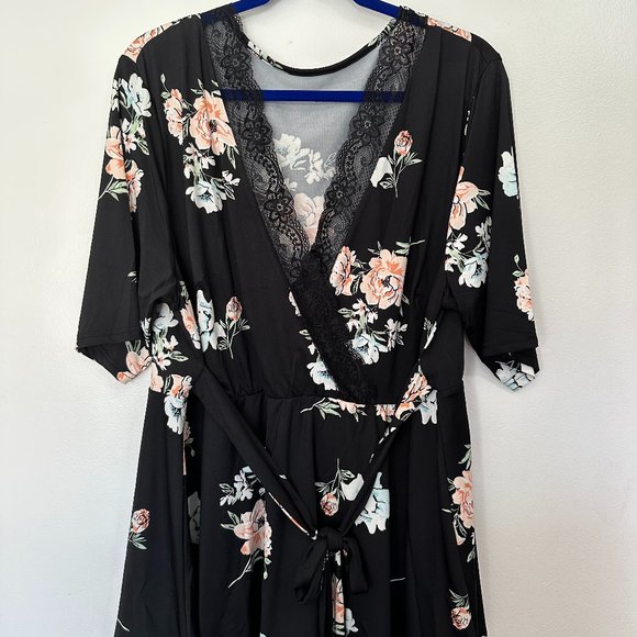 New W/O Tags -Plus Floral Print Lace Trim Belted Top - Picture 4 of 8